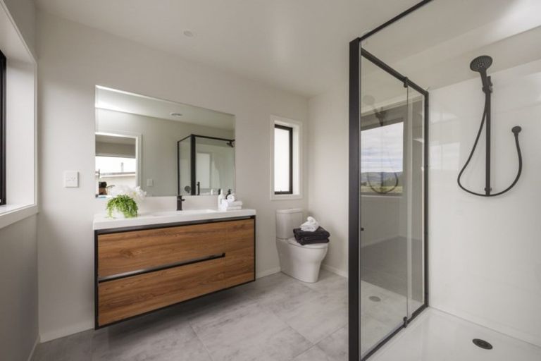 Photo of property in 20 Coutts Way, Fitzherbert, Palmerston North, 4410