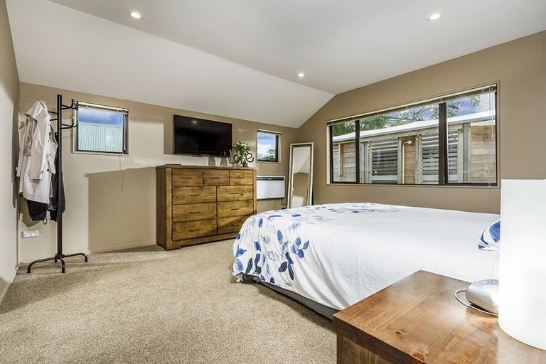 Photo of property in 724a East Coast Road, Pinehill, Auckland, 0632