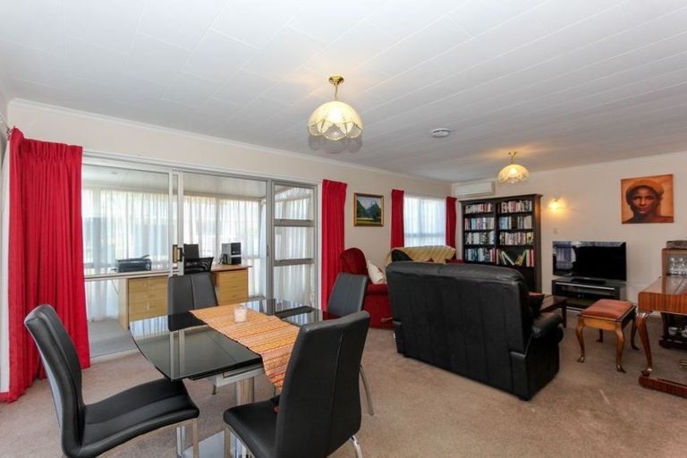 Photo of property in 2/246 Courtenay Street, Strandon, New Plymouth, 4312