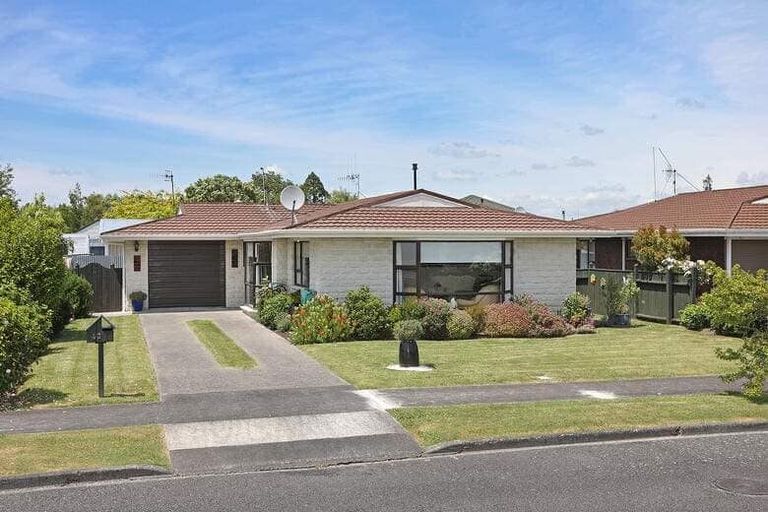 Photo of property in 43 Cedar Crescent, Feilding, 4702