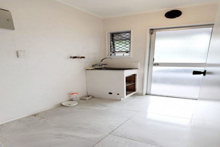 Photo of property in 16 Redoubt Road, Goodwood Heights, Auckland, 2105