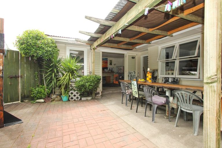 Photo of property in 237 Warwick Road, Mayfair, Hastings, 4122