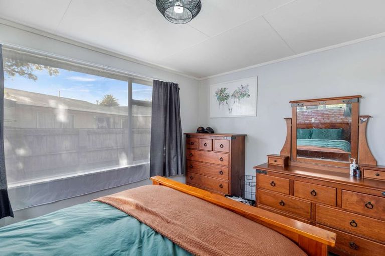 Photo of property in 6 Hobbs Place, Westbrook, Palmerston North, 4412