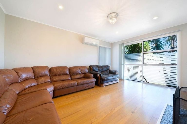 Photo of property in 29 Don Buck Road, Massey, Auckland, 0614