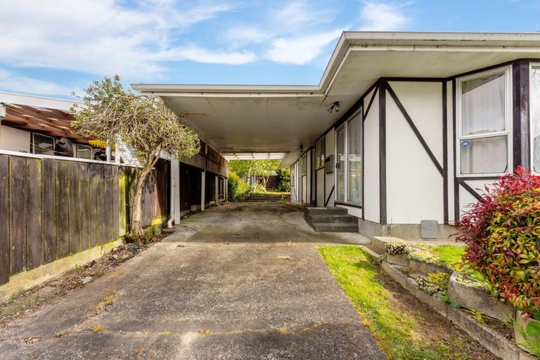 Photo of property in 2/52 Gemstone Drive, Birchville, Upper Hutt, 5018