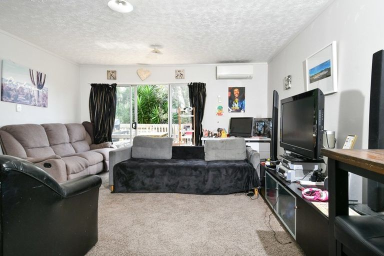 Photo of property in 1/10 Trounson Avenue, Clendon Park, Auckland, 2103