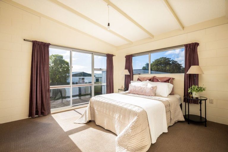 Photo of property in 108 Riversdale Drive, Merrilands, New Plymouth, 4312