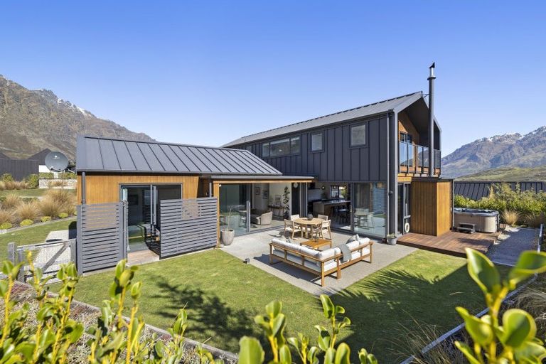 Photo of property in 9 Falconer Rise, Jacks Point, Queenstown, 9371