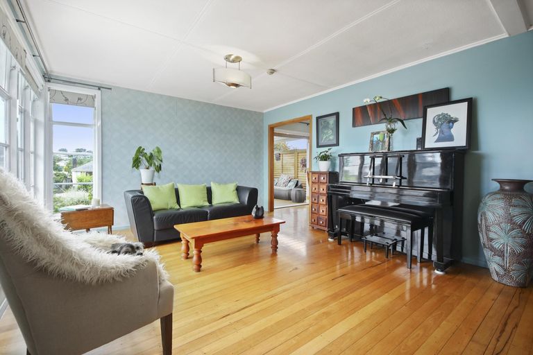 Photo of property in 12 Kereru Street, Henderson, Auckland, 0612