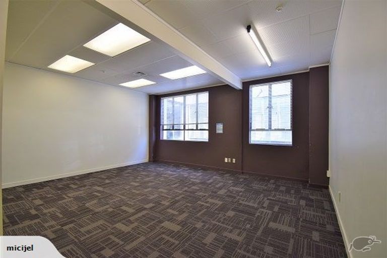 Photo of property in 350a Great South Road, Opaheke, Papakura, 2113