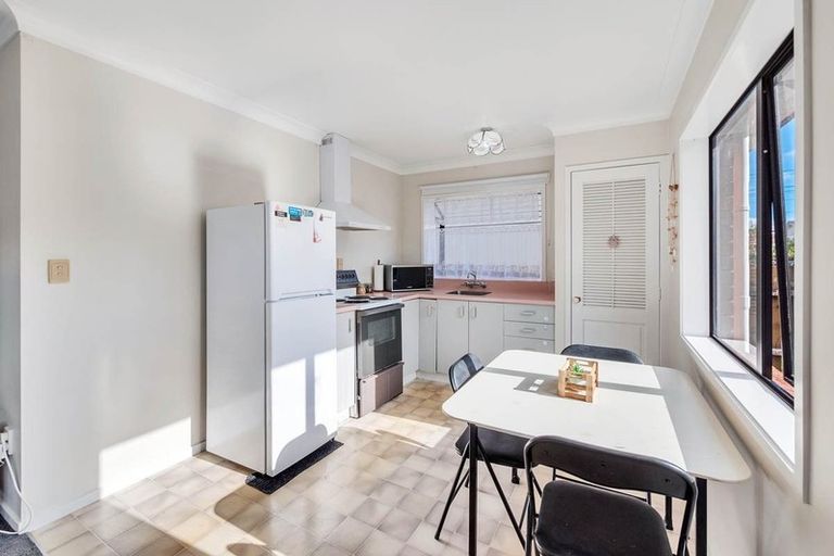 Photo of property in 2/6 Menary Street, Papakura, 2110