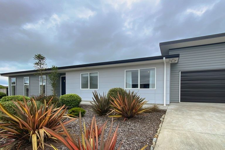 Photo of property in 3 Tapuhikura Street, Waikanae, 5036