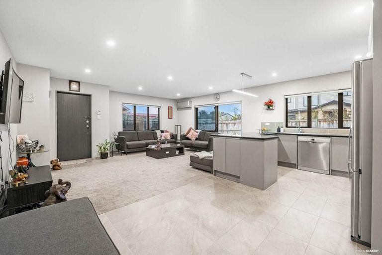 Photo of property in 9 View Road, Mangere, Auckland, 2022