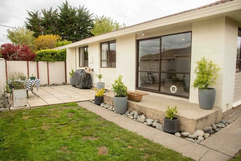 Photo of property in 2/323 Sawyers Arms Road, Bishopdale, Christchurch, 8053