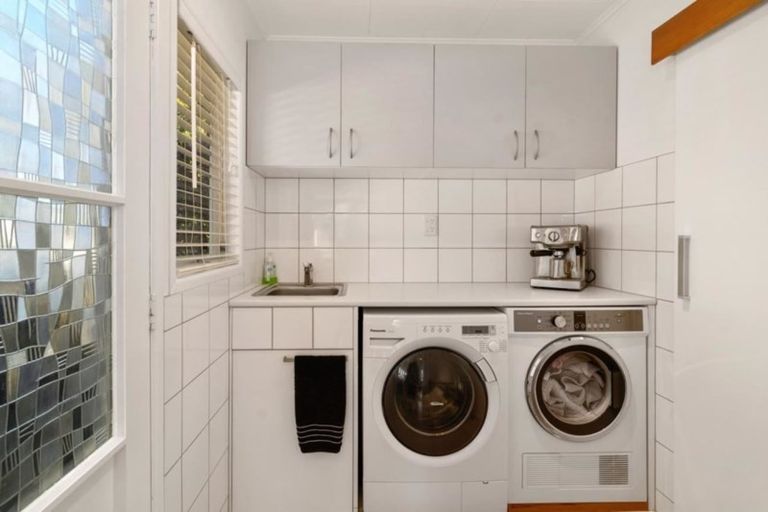 Photo of property in 19 Park Road, Western Heights, Rotorua, 3015