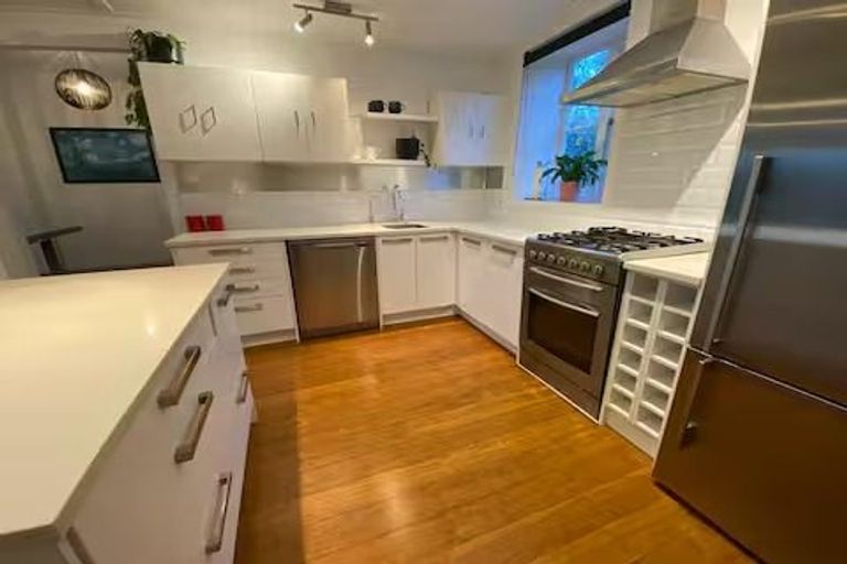 Photo of property in 4 Outlook Road, Greenhithe, Auckland, 0632