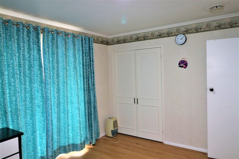 Photo of property in 35 Woodglen Road, Glen Eden, Auckland, 0602