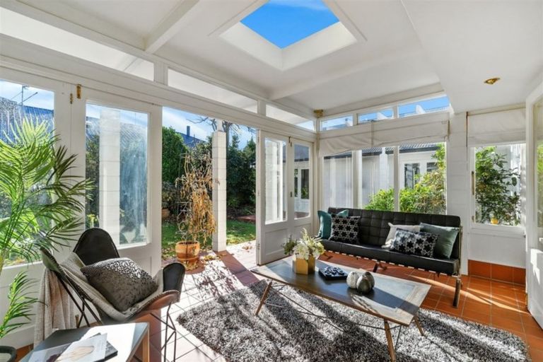 Photo of property in 147 Straven Road, Fendalton, Christchurch, 8014