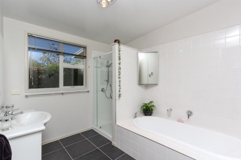 Photo of property in 10b Long Place, Frankleigh Park, New Plymouth, 4310