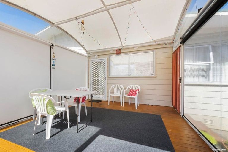 Photo of property in 50 Chilcott Road, Henderson, Auckland, 0612