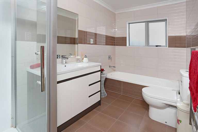 Photo of property in 16a Cedar Heights Avenue, Massey, Auckland, 0614