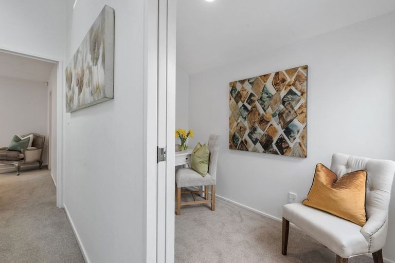 Photo of property in 2/68 Heathcote Road, Castor Bay, Auckland, 0620