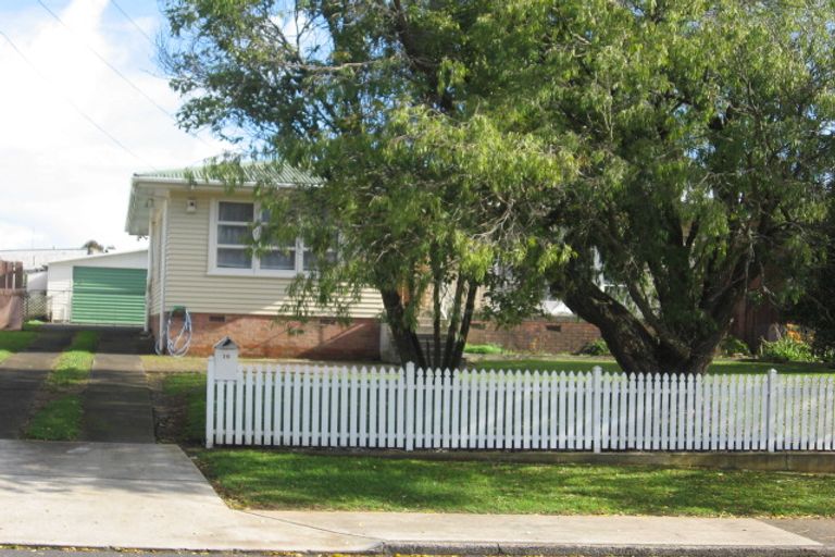 Photo of property in 16 Mckean Avenue, Manurewa, Auckland, 2102