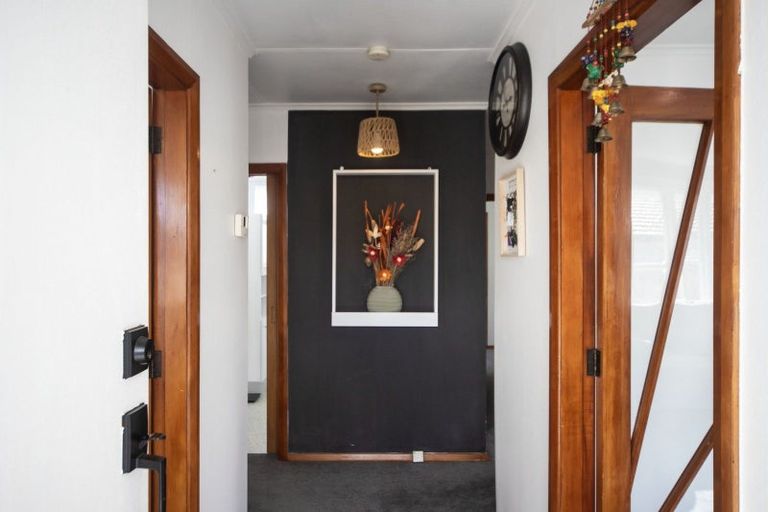 Photo of property in 16 Leicester Street, Terrace End, Palmerston North, 4410