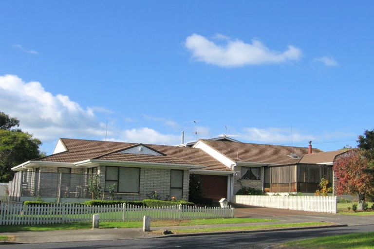 Photo of property in 1 Diorella Drive, Clover Park, Auckland, 2019