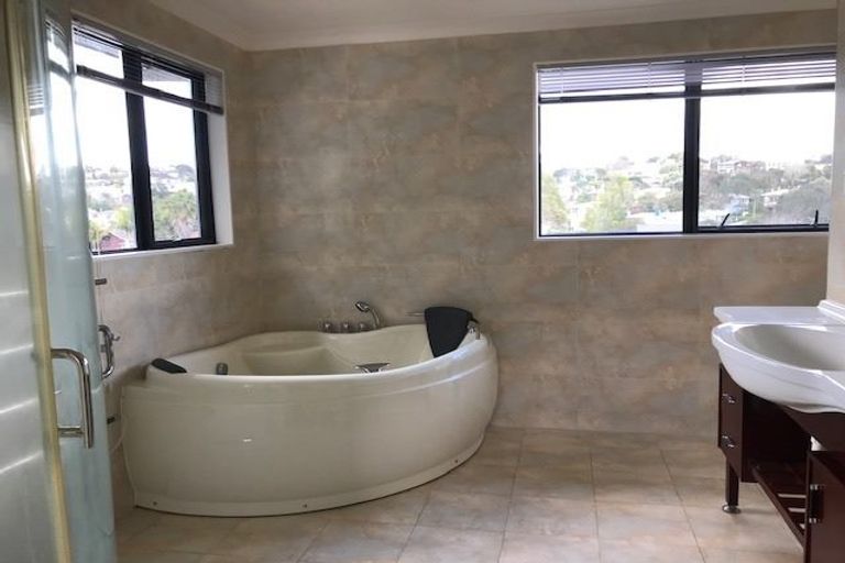 Photo of property in 2/25 Keldale Place, Forrest Hill, Auckland, 0620