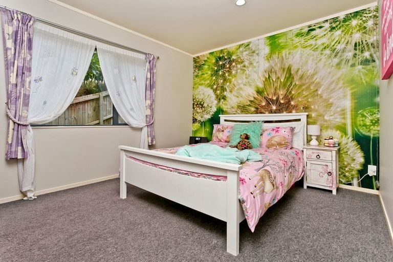 Photo of property in 2/32 Glendhu Road, Bayview, Auckland, 0629