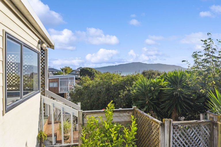 Photo of property in 15 Pine Ridge Terrace, Waikanae Beach, Waikanae, 5036