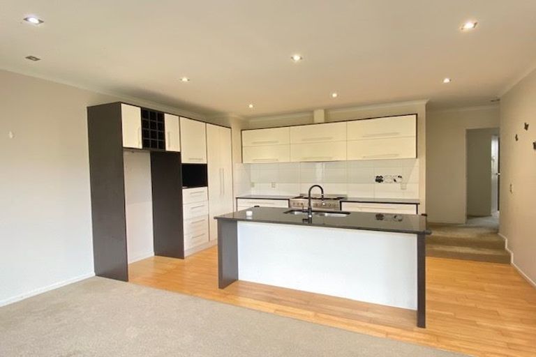 Photo of property in 4 Springvale Drive, Fairview Heights, Auckland, 0632