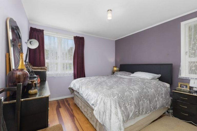 Photo of property in 11 Amundsen Grove, Stokes Valley, Lower Hutt, 5019