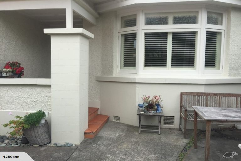 Photo of property in 139 Vauxhall Road, Narrow Neck, Auckland, 0624
