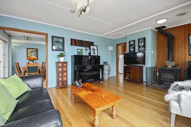 Photo of property in 12 Kereru Street, Henderson, Auckland, 0612