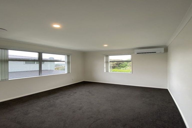 Photo of property in 9 Okataina Way, Aotea, Porirua, 5024