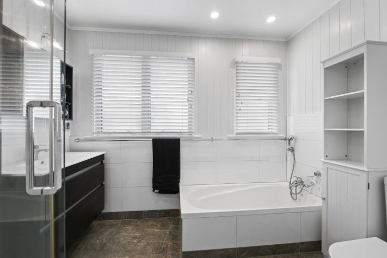 Photo of property in 122 Ngamotu Road, Spotswood, New Plymouth, 4310