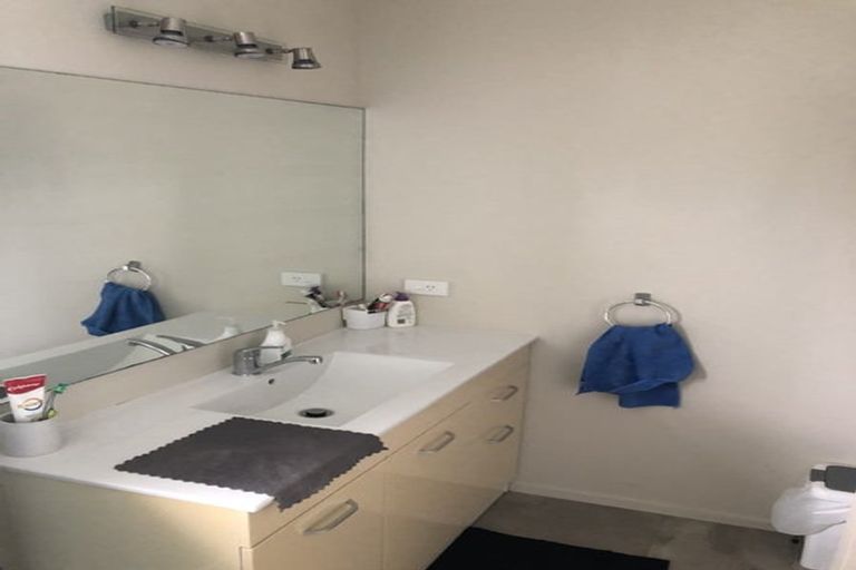 Photo of property in 100 Fulford Street, New Plymouth, 4310