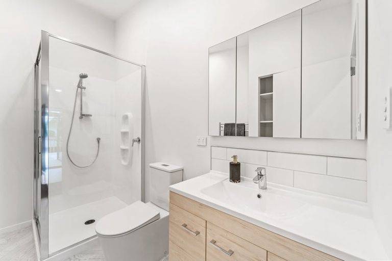 Photo of property in 12 Capitol Road, Matakatia, Whangaparaoa, 0930