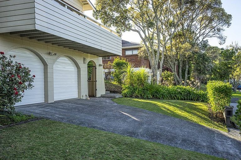 Photo of property in 119 Chelsea View Drive, Chatswood, Auckland, 0626