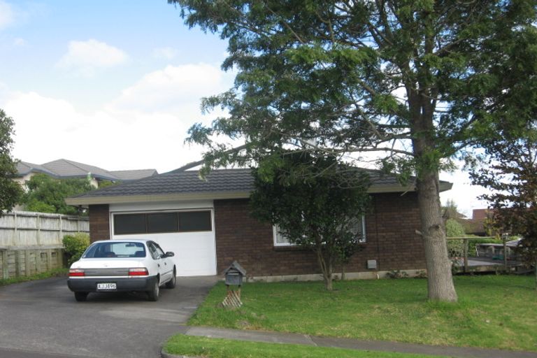 Photo of property in 1 Anure Place, Highland Park, Auckland, 2010