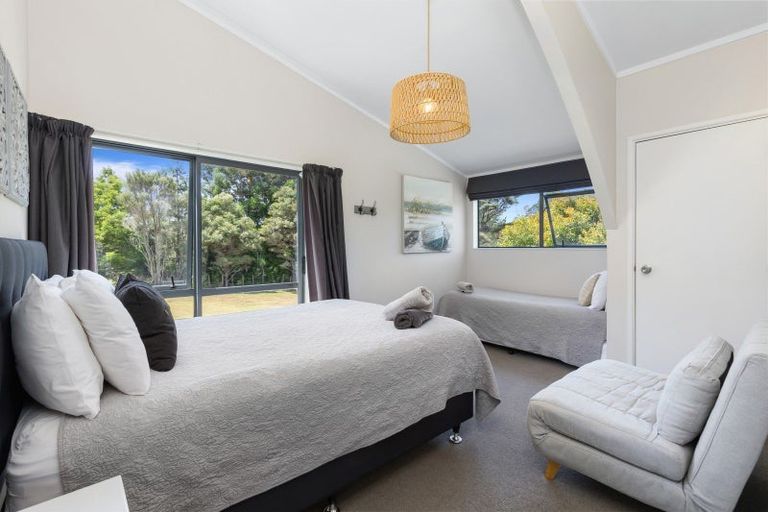 Photo of property in 100 Kauri Crescent, Waimauku, Kumeu, 0891