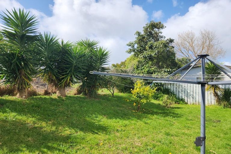 Photo of property in 11 Balwyn Place, Clendon Park, Auckland, 2103