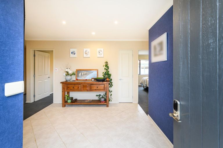 Photo of property in 54 Roberts Line, Kelvin Grove, Palmerston North, 4414