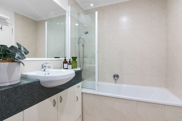 Photo of property in 1p/7-11 Bute Road, Browns Bay, Auckland, 0630