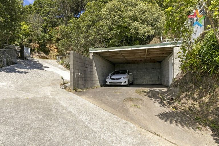 Photo of property in 89 Miromiro Road, Normandale, Lower Hutt, 5010