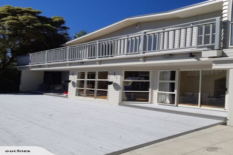 Photo of property in 18 Mountain Road, Henderson Valley, Auckland, 0612