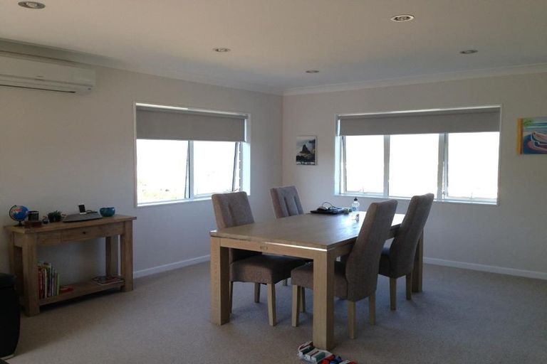 Photo of property in 28 Cosgrove Rise, Riverstone Terraces, Upper Hutt, 5018