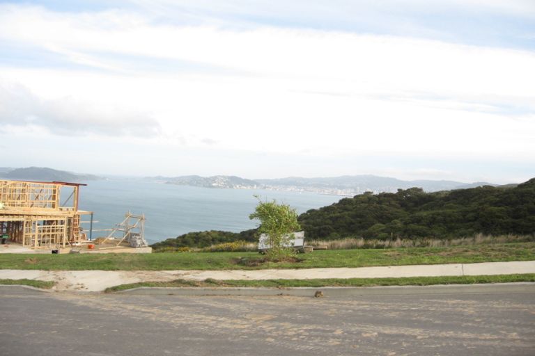 Photo of property in 52 Tamworth Crescent, Newlands, Wellington, 6037